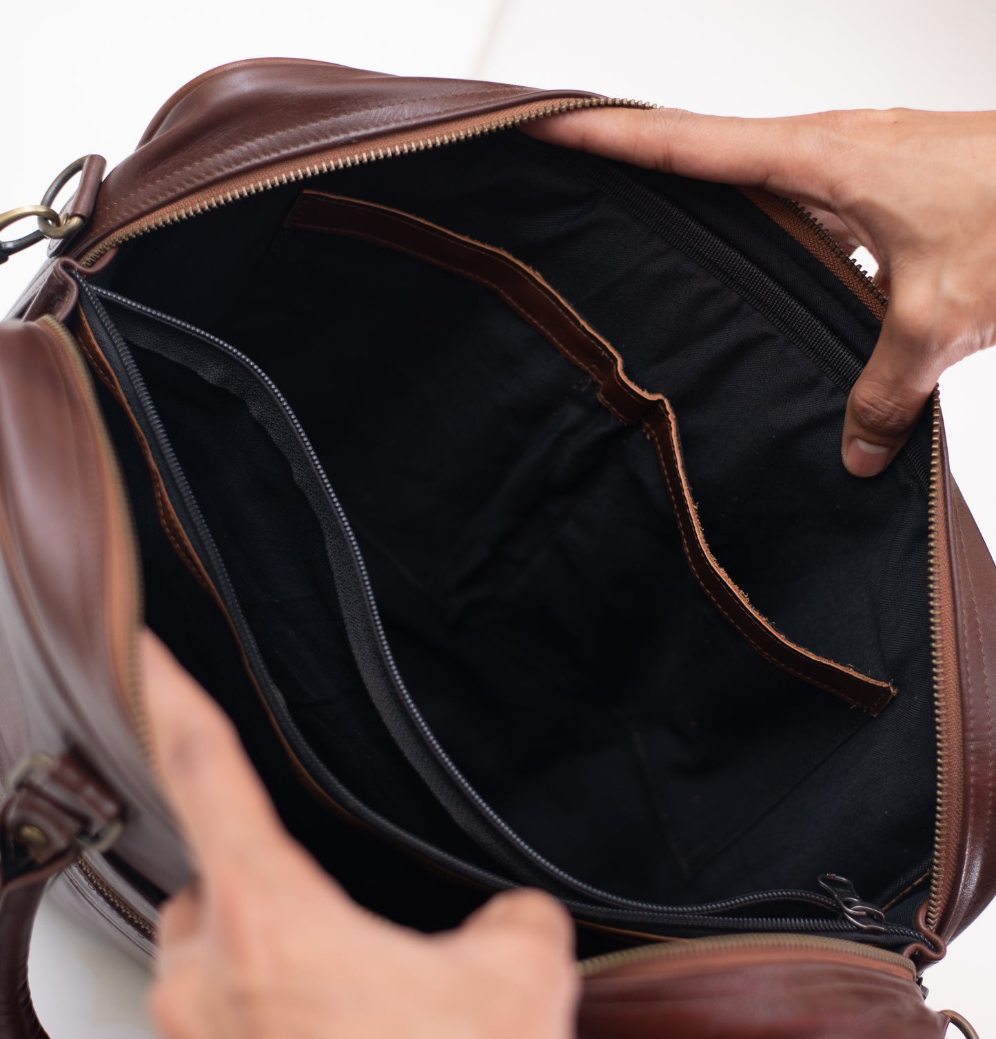 Handcrafted oil bob Shoulder Bag